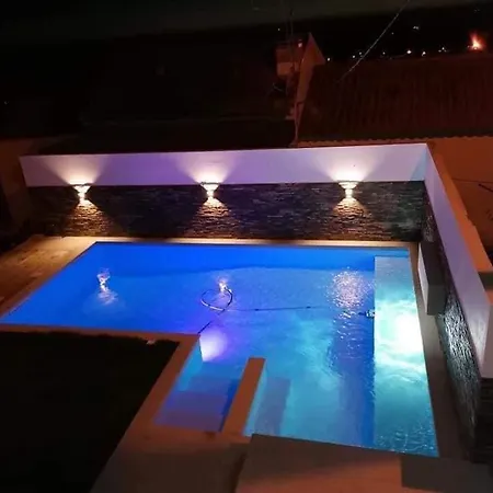 Moradia Com Piscina T4 Vakantiehuis