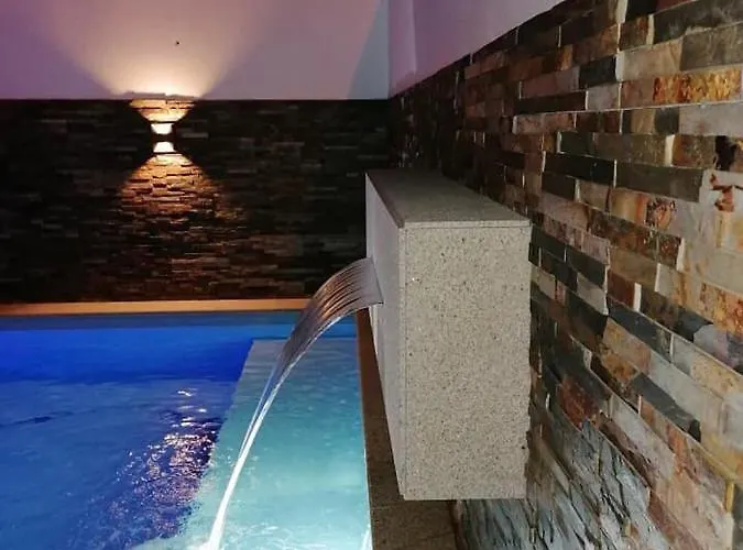 Moradia Com Piscina T4 펜션 에스포센데