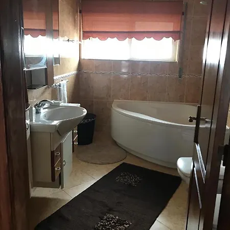 Moradia Com Piscina T4 *