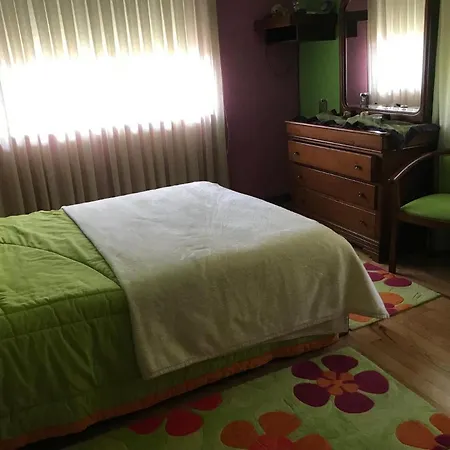 Moradia Com Piscina T4 Nyaraló