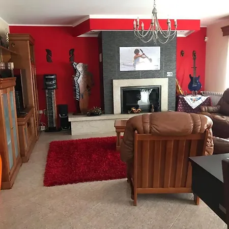 Moradia Com Piscina T4 بيت للعطل