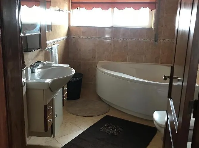 Moradia Com Piscina T4 *