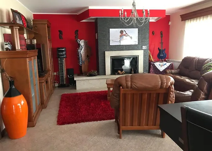 Moradia Com Piscina T4 Nyaraló