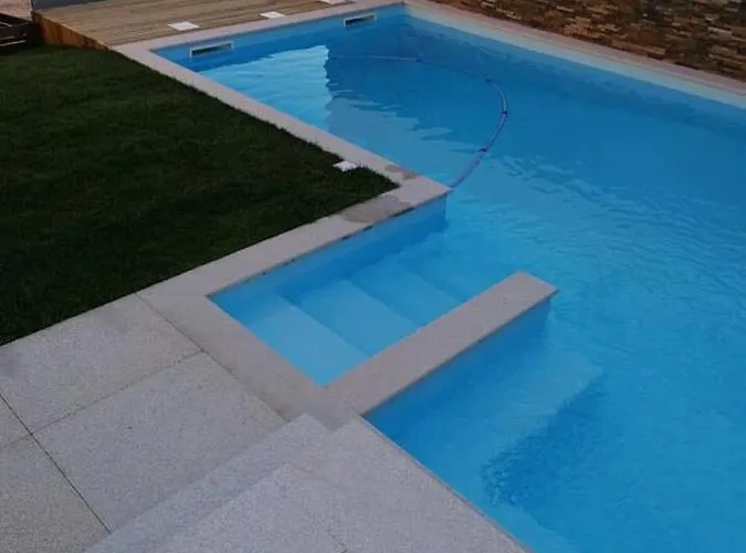 Moradia Com Piscina T4 بيت للعطل *
